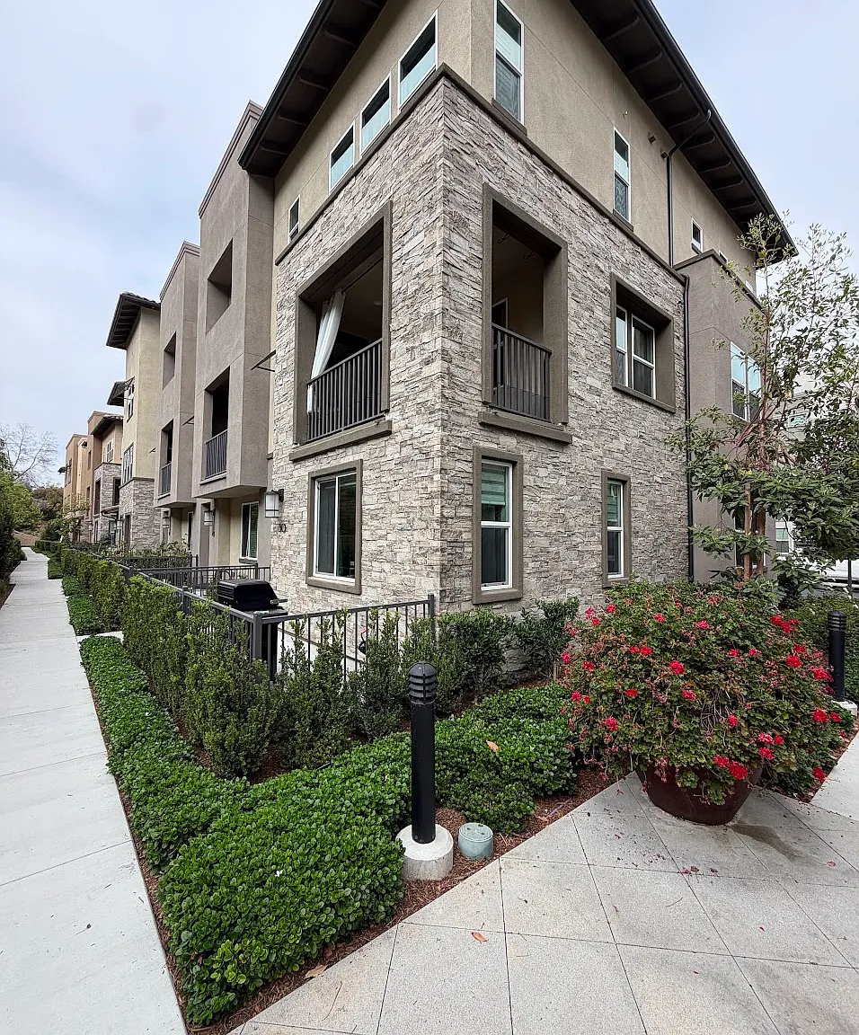 4 bed, 2001 sqft, $4,750 — Photo 1