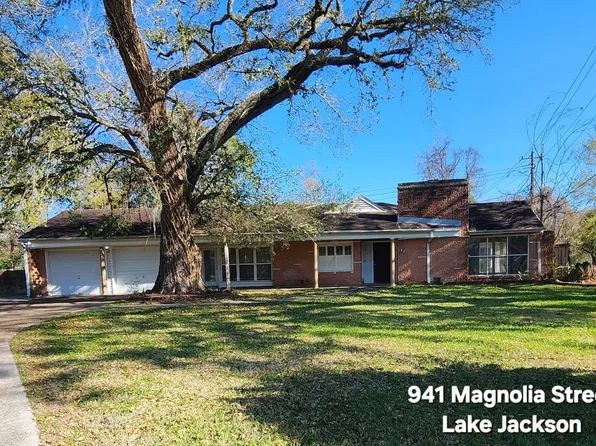 941 Magnolia St, Lake Jackson, TX 77566