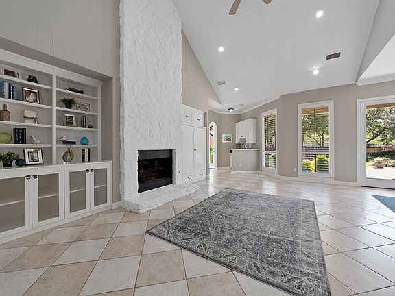 4th image of 3300 Lakebrook Dr