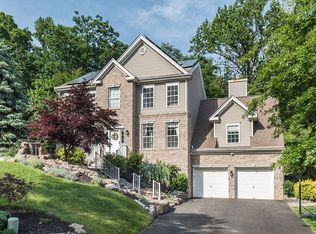 106 Ravine Rd, Green Brook, NJ 08812