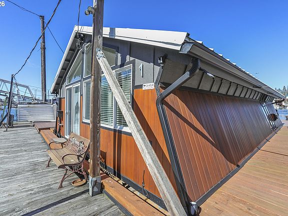 4th image of 535 NE Bridgeton Rd #1