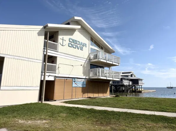 82 2nd St UNIT 212, Cedar Key, FL 32625