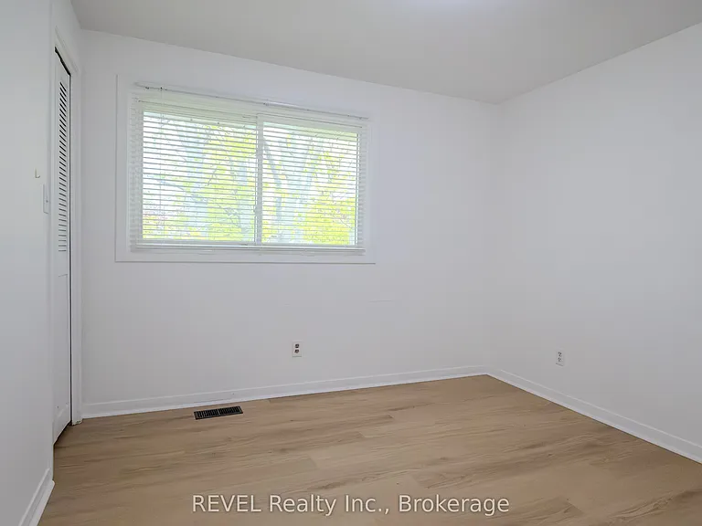 19 Woodington Cres — Photo 10