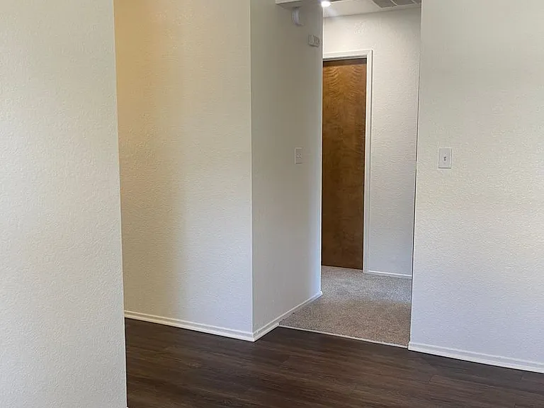 720 Sunrise Ave — Photo 14
