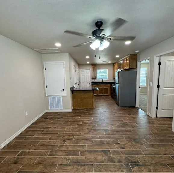 1550 N Heritage Ln — Photo 2