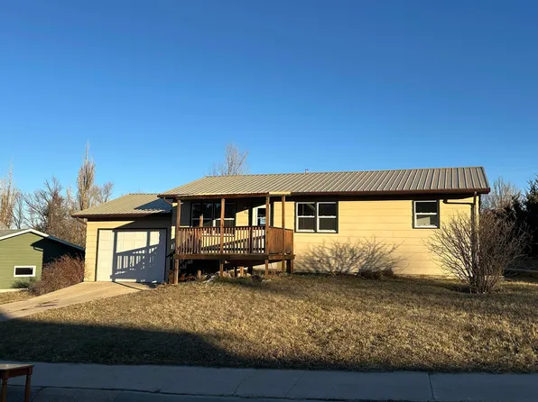 831 Park Dr, Belle Fourche, SD 57717