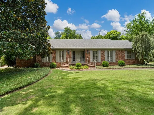 957 Overlook Dr, Columbus, GA 31906