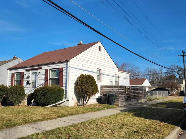 19017 Woodside St, Harper Woods, MI 48225