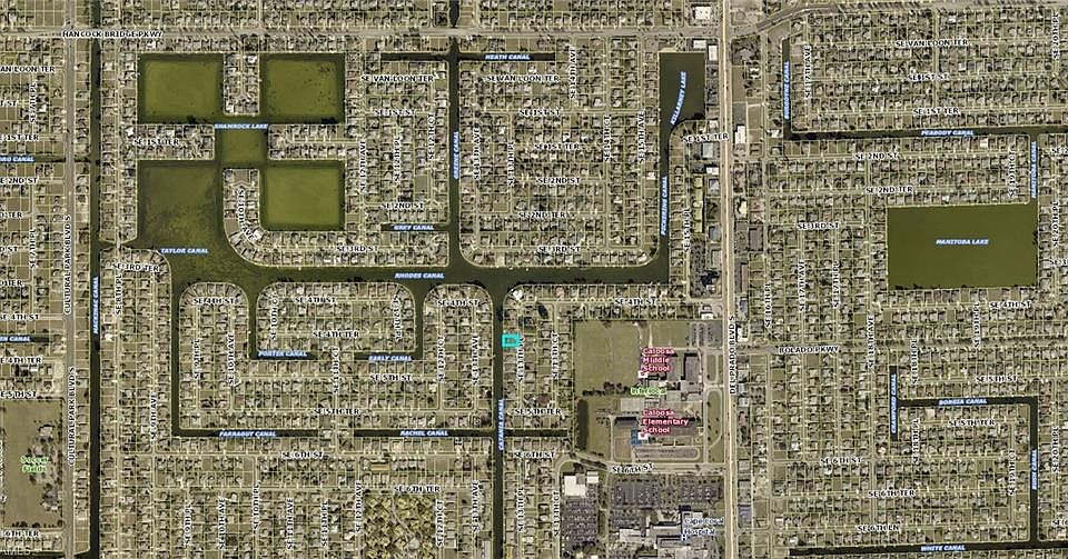 2nd image of 416 SE 13th Pl