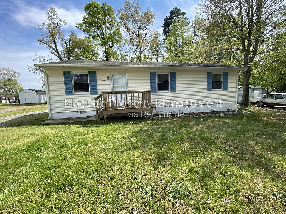 5008 Pine Tree Dr