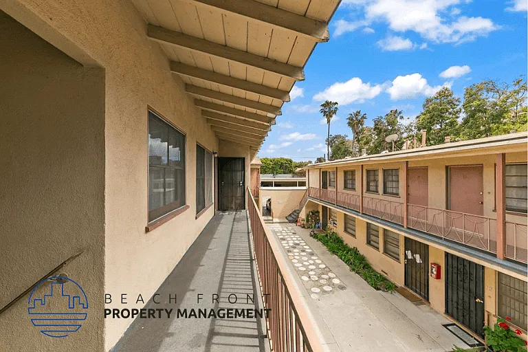 608 W Hyde Park Blvd — Photo 12
