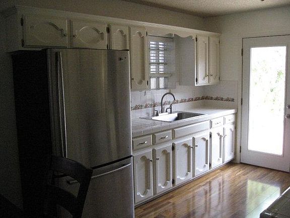 3rd image of 3516 Cedar Ave
