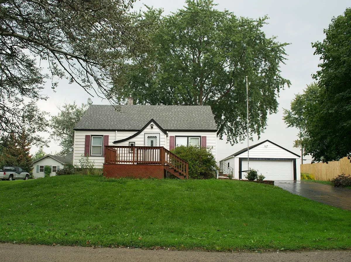 214 SE Circle Dr photo 1