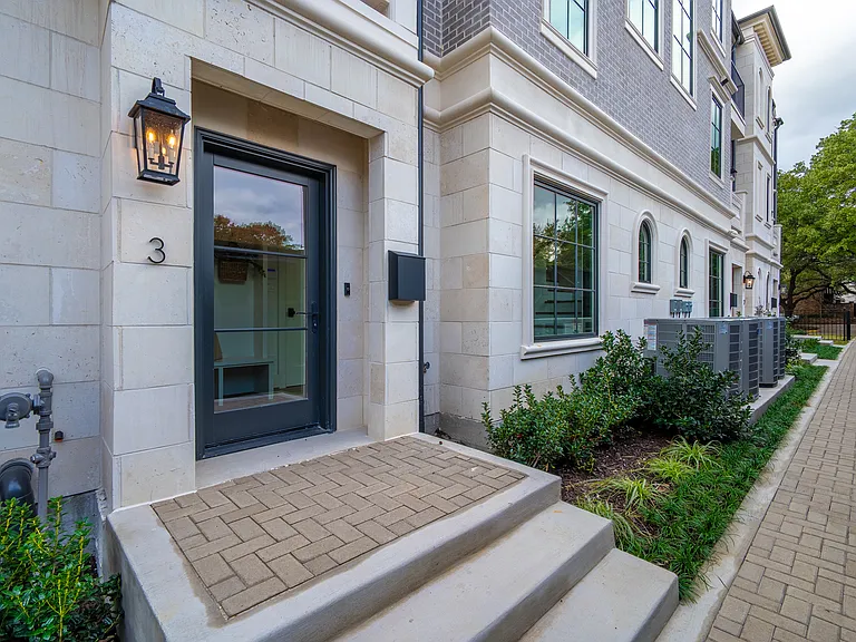 4525 Emerson Ave #3L — Photo 2