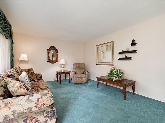 3rd image of 2645 Mockingbird Ln