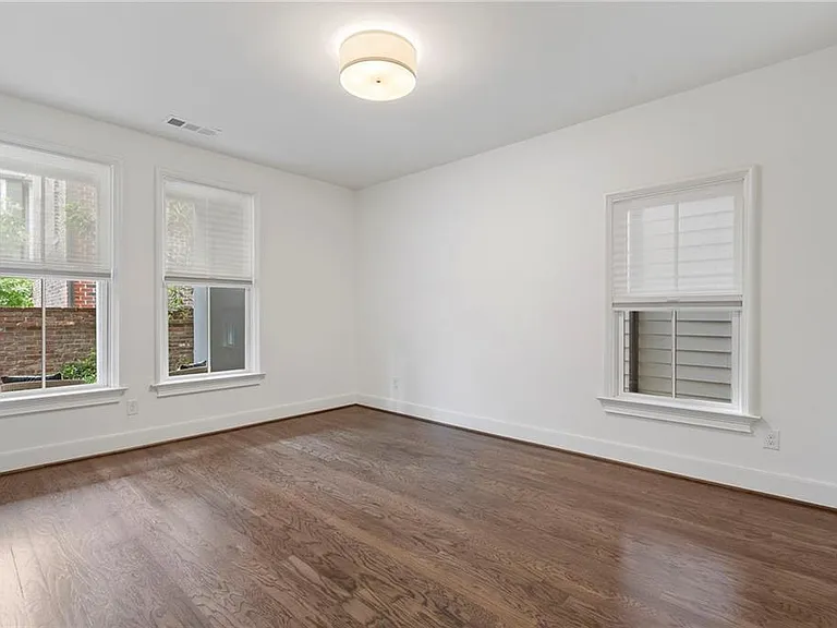 2711 Southwell St NE — Photo 38