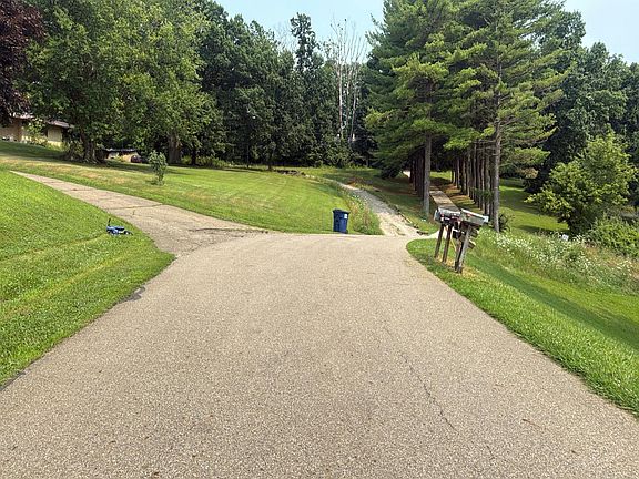 4th image of 185 Valley View Dr SE