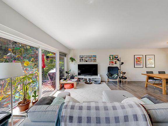 5th image of 3907 Bayridge Pl