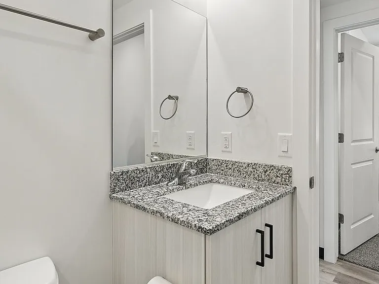 118 N 400 W — Photo 45
