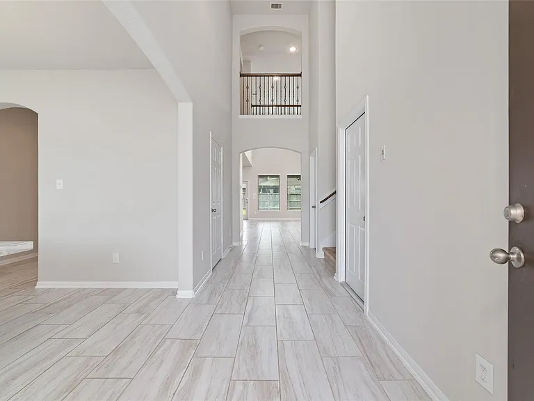 18511 Grand Spanish Oak Ct — Photo 4