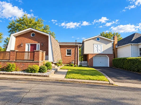 223 Elm St, East Vandergrift, PA 15629
