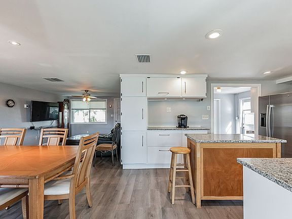 5th image of 3404 Garfield Dr