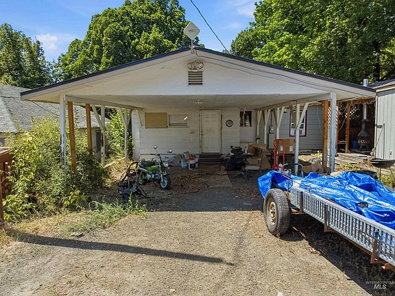 3rd image of 735 Oak St