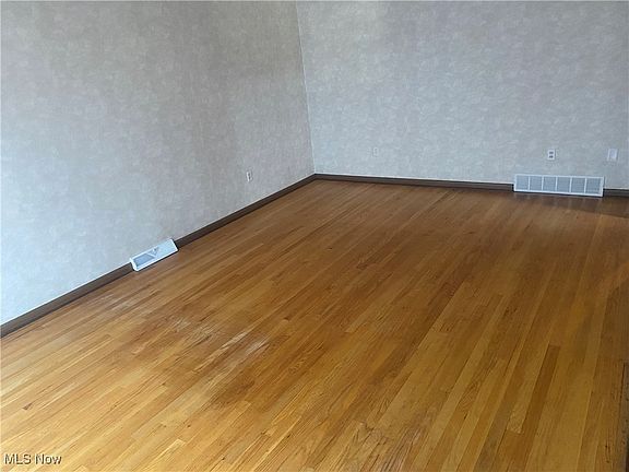 4th image of 11712 Darlington Ave