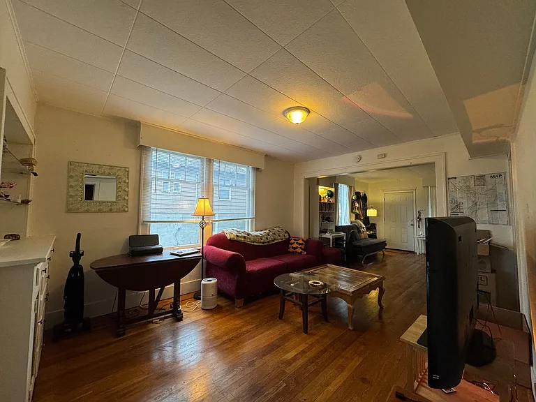 5 Bed 1.5 Bath in Fairhaven Close to Everything On a Bus Line — Photo 10