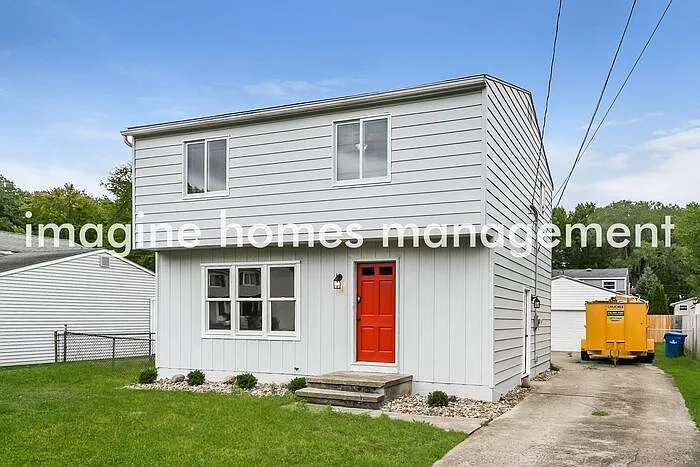 4 bed, 1.5 bath, 1300 sqft, $2,240 — Photo 2