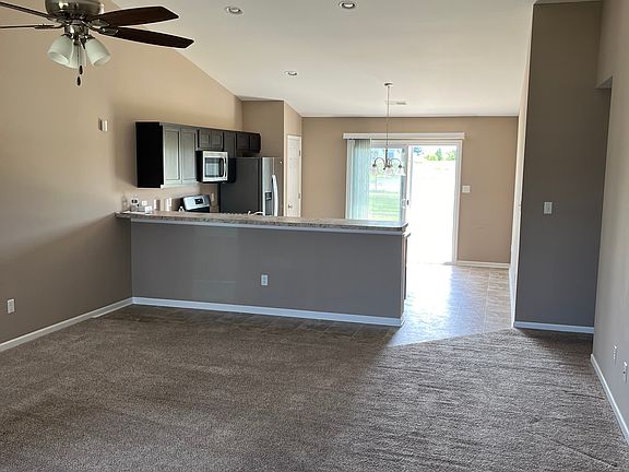 5th image of 467 W 85th Dr #467