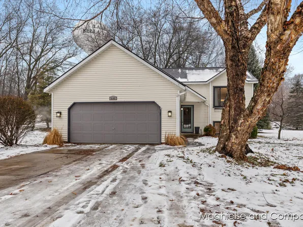 6165 Arroyo Vista Dr NE, Rockford, MI 49341