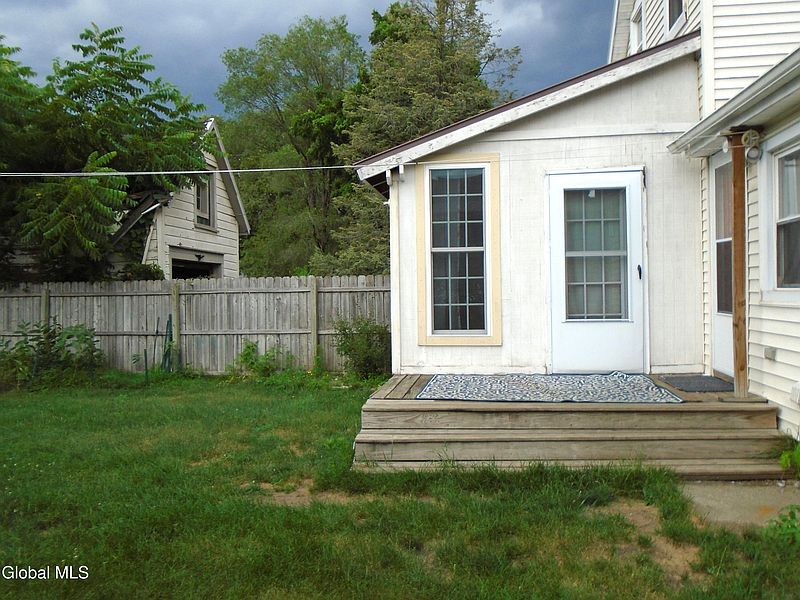 5th image of 342 Eleanor Street