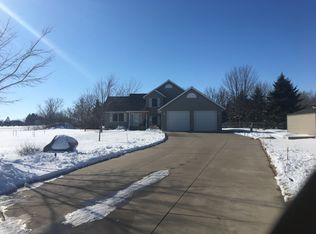 866 Hunters St SW, Hutchinson, MN 55350
