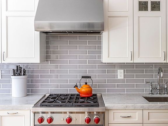 5th image of 239 E 79th St APT 3L