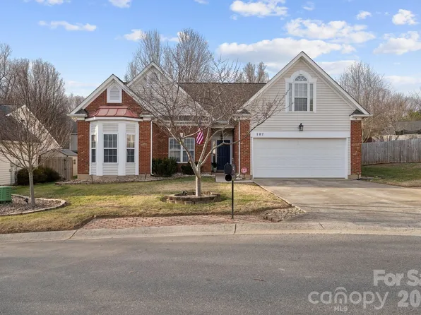 107 Kristens Court Dr, Mooresville, NC 28115