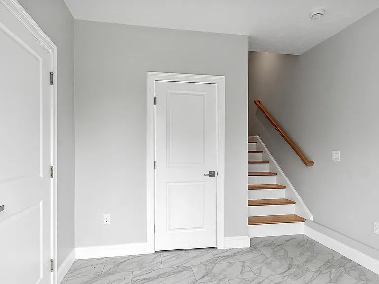 10 Windsor St #1 — Photo 12