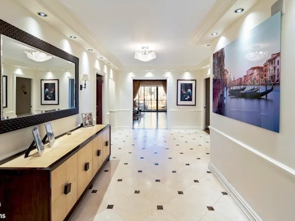 425 East 58th Street image 1 of 17