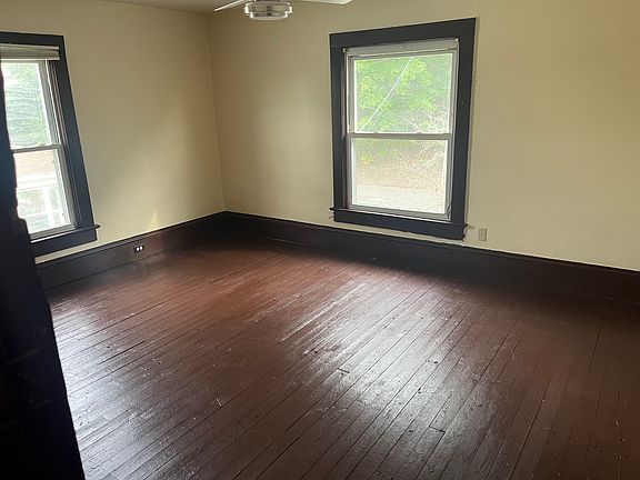 5th image of 424 E Main St