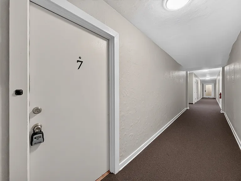 280 Morris Ave S #7 — Photo 9