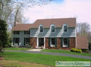 569 Navaho Trail Dr, Franklin Lakes, NJ 07417