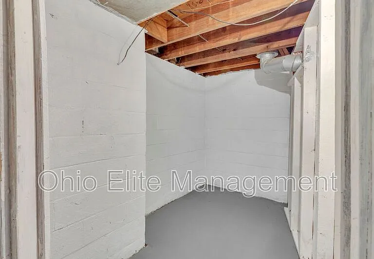 49 S Burgess Ave — Photo 23
