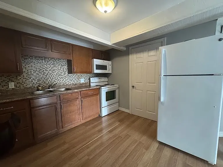 22 Dyer Ct #LOWER — Photo 5