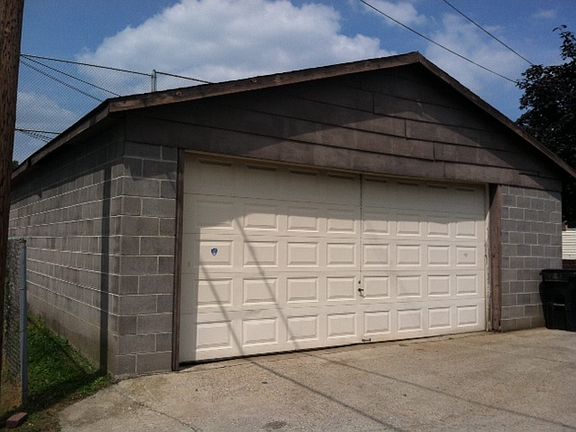 Oversixed Garage with eletic