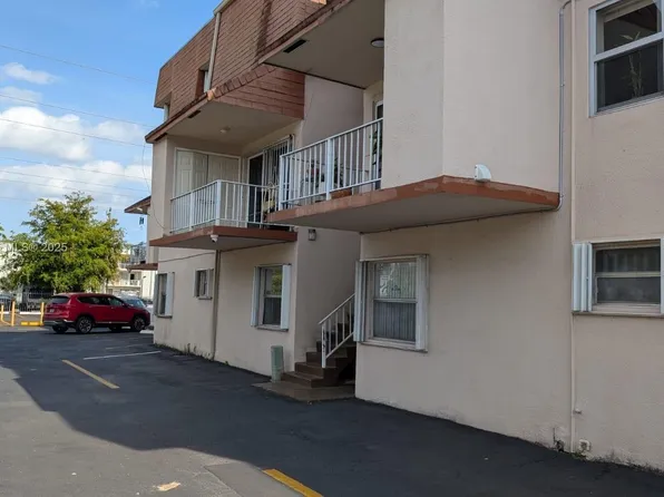 1560 W 46th St APT 105, Hialeah, FL 33012