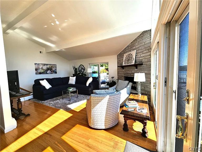 2139 Terrace Ln S — Photo 11
