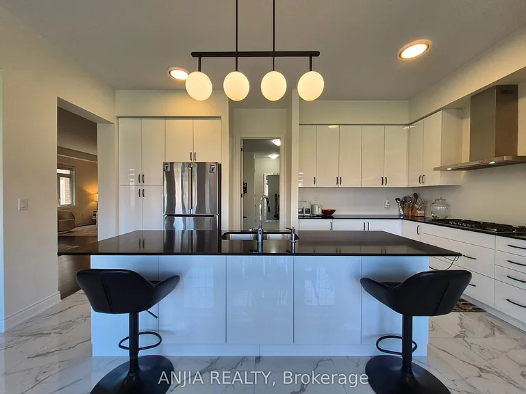 50 Meadow Vista Cres #UPPER — Photo 17