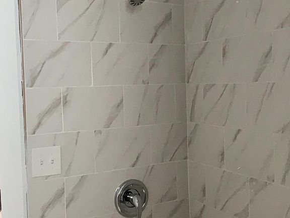 4th image of 146 Hollywood Ave APT 2