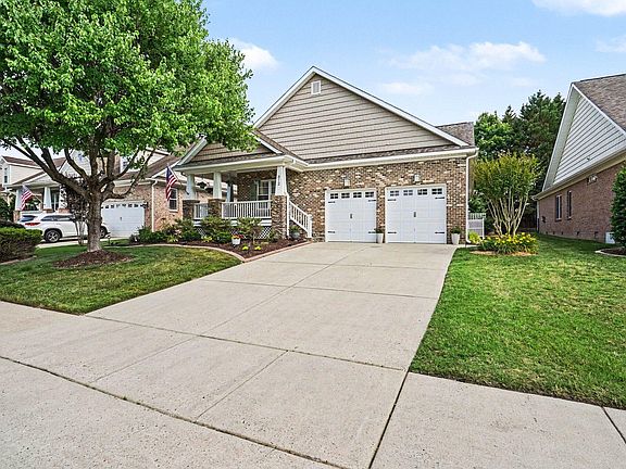 2nd image of 812 Canyoncreek Ln