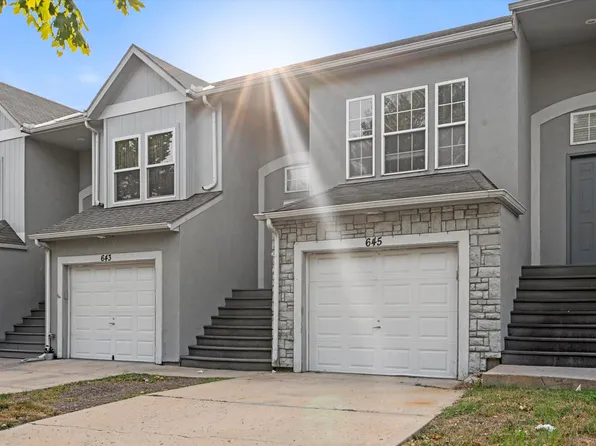 645 S Woodson Ln, Gardner, KS 66030